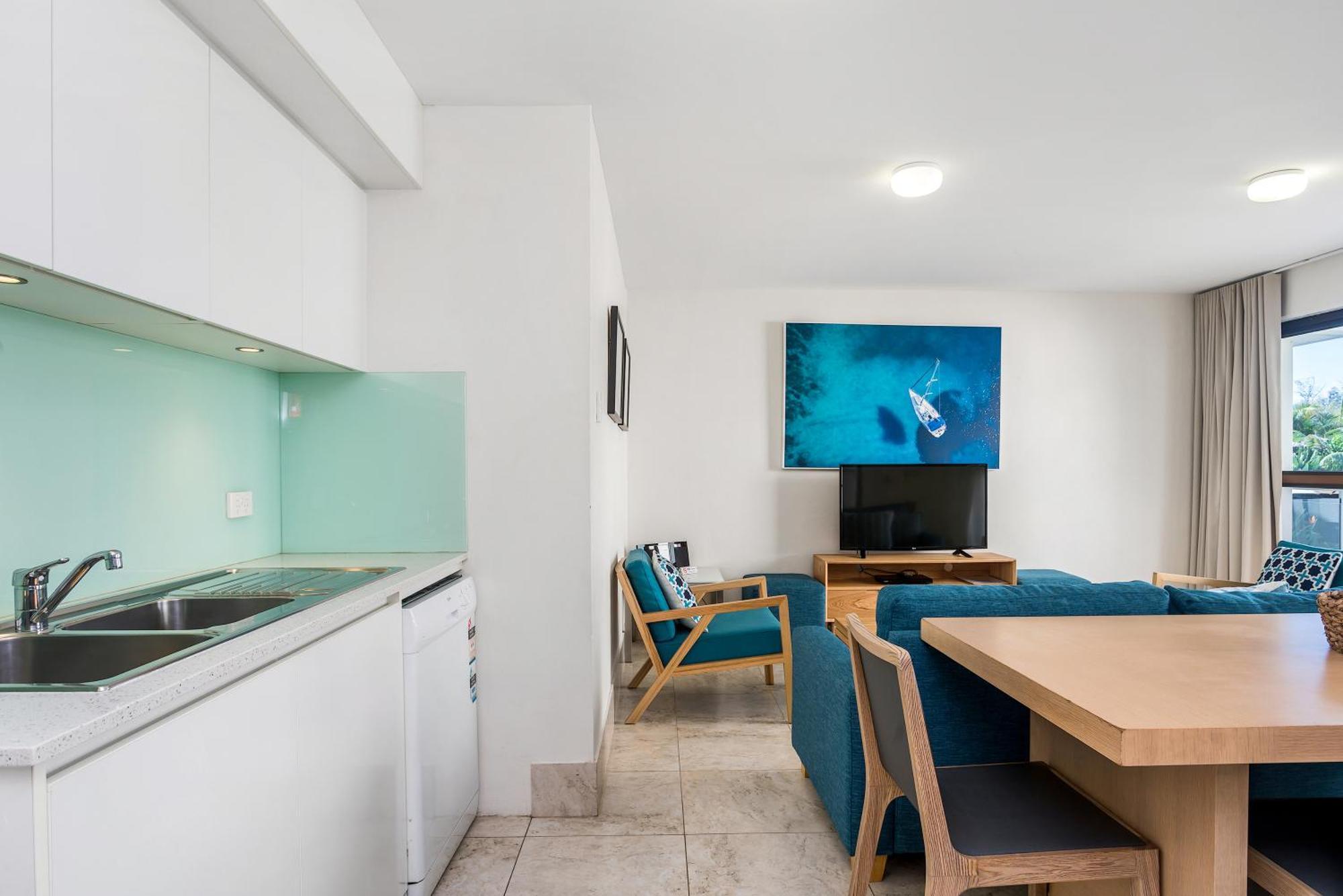 Bayview Beachfront Apartments, In Town Right On The Beach Byron Bay Exterior photo